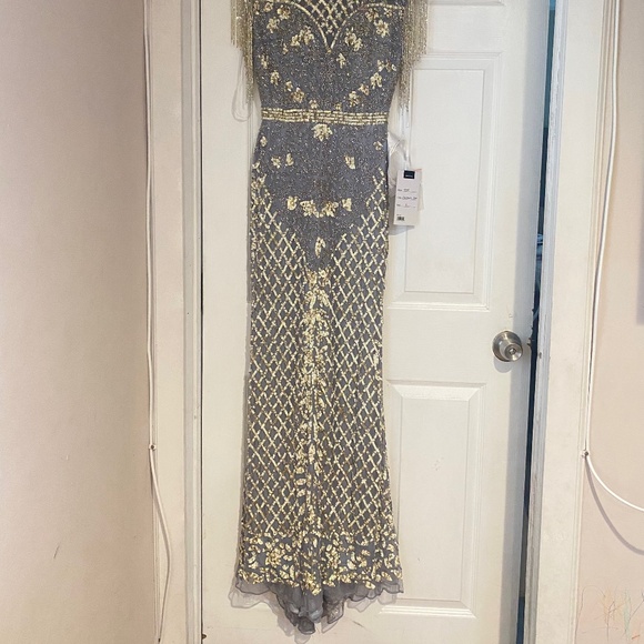 Mac Duggal HIGH NECK SLEEVELESS BEADED FRINGE FITTED GOWN Size 4 style 4908 - Picture 11 of 11